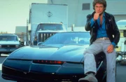 (2. Staffel) - Kämpfen gemeinsam gegen das Böse: Michael Knight (David Hasselhoff) und sein Super-Auto K.I.T.T ...