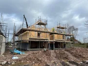 Das Haus von Allan und Alison befindet sich mitten im Bau.  +++ Die Verwendung des sendungsbezogenen Materials ist nur mit dem Hinweis und Verlinkung auf RTL+ gestattet. +++