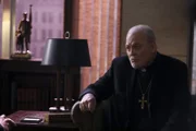 Kevin Kearns (Stacy Keach)