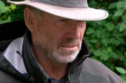 Schlauen Schleien auf der Spur: Angelreporter Heinz Galling am Mecklenburger Waldsee.