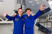 Julian (rechts) mit Astronaut Matthias Maurer. Weiteres Bildmaterial finden Sie unter www.br-foto.de.