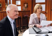 ARD STURM DER LIEBE FOLGE 1311, am Montag (30.05.11) um 15:10 Uhr im ERSTEN. Charlotte (Mona Seefried, r.) zeigt sich Werner (Dirk Galuba, l.) gegenüber unversöhnlich.