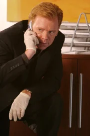 Horatio (David Caruso) ermittelt mit seinem Team gerade in einem Mordfall, als er mit einem Anruf von seiner Vergangenheit eingeholt wird: Mit dem Auftauchen einer alten Freundin seines Bruders scheint für Horatio endlich die Chance gekommen, den Mord an seinem Bruder aufzuklären...