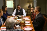 (im Uhrzeigersinn) Jamie (Will Estes); Erin (Bridget Moynahan); Frank (Tom Selleck); Nicky (Sami Gayle); Danny (Donnie Wahlberg); Henry (Len Cariou)