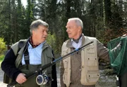 ARD STURM DER LIEBE FOLGE 1318, am Donnerstag um 15:10 Uhr im ERSTEN. Werner (Dirk Galuba, r.) freundet sich beim Angelausflug mit dem Verleger Dr. Diehmel (Peter Funck, l.) an.