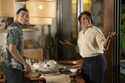 Harry Grant (Elijah M. Cooper, l.); Athena Grant (Angela Bassett, r.)