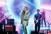 ARD/MDR KAISERMANIA 2025, "Live aus Dresden", am Samstag um 20:15 Uhr im ERSTEN. Die "Kaisermania" in Dresden ist eines der größten Musikevents Deutschlands und auch in diesem Jahr findet das Kultevent am Dresdner Elbufer statt. Der MDR ist natürlich live dabei und überträgt das schon legendäre Konzert in voller Länge. Roland Kaiser