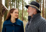 ARD STURM DER LIEBE FOLGE 1312, Gustl (Sepp Schauer, r.) spürt instinktiv, dass Eva (Uta Kargel, l.) mit Robert mehr verbindet als sie zugeben will.