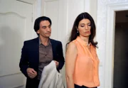 ARD ROTE ROSEN FOLGE 1472, am Freitag (12.04.13) um 14:10 Uhr im ERSTEN. Benita (Barbara Ricci, r.) und Lorenzo (Coco Wallraff, l.) spekulieren mit Gunters Verantwortungsgefühl.