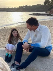 Lucas Cordalis mit seiner Tochter Sophia +++ Die Verwendung des sendungsbezogenen Materials ist nur mit dem Hinweis und Verlinkung auf RTL+ gestattet.