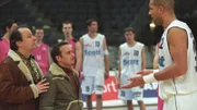 Bei ihren Ermittlungen geraten Schröder (Markus H. Eberhard, li.) und Semir (Erdogan Atalay, 2.v.li.) während eines Basketballspieles zwischen den Clubs "Telekom Baskets Bonn" gegen "Rhein Energy Cologne" auf das Spielfeld...