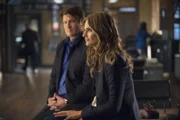 Castle (Nathan Fillion, l.) und Beckett (Stana Katic, r.) arbeiten beruflich zusammen, um einen Mord aufzuklären, doch privat läuft es bei dem Paar überhaupt nicht gut ...