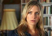 Charly (Julia Dietze) will herausfinden, wer ihre leiblichen Eltern sind. Charly (Julia Dietze) will herausfinden, wer ihre leiblichen Eltern sind.