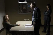 (v.l.n.r.) Leah Harris/Selena Moore (Caroline Pluta); Danny (Donnie Wahlberg); Detective Maria Baez (Marisa Ramirez)