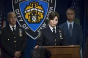 Melanie Hawkins (Gina Gershon)