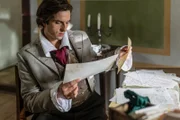 Wilhelm Grimm lebte von 1786-1859. Er und sein ein Jahr älterer Bruder Jacob sind die Herausgeber der "Kinder- und Hausmärchen". Seit 2005 ist die Grimm’sche Sammlung "Weltdokumentenerbe" der UNESCO.