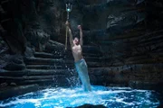 Der Meermann Zac (Chai Romruen) im Moonpool auf Mako Island