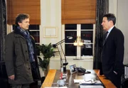 ARD ROTE ROSEN FOLGE 1476, am Donnerstag (18.04.13) um 14:10 Uhr im ERSTEN. Gunter (Hermann Toelcke, r.) erklärt vor Jan (Timothy Peach, l.), dass er die Trennung von Merle nicht akzeptieren kann.