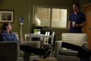 Während Riggs (Martin Henderson, r.) versucht, bei Meredith (Ellen Pompeo, l.) zu landen, kämpfen ihre Kollegen um das Leben von Andrew ...