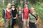 Studenten der Forstwissenschaft aus Tharandt im „grünen Hörsaal“, dem Tharandter Wald, nach einer „Waldbauübung“.