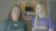 Kim Brewer und ihre Tochter Ellie aus Greenfield, Iowa überlebten einen starken Tornado, der ihr Haus zerstörte und sie durch die Luft schleuderte.