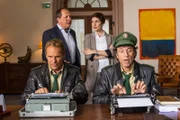 L-R: Christian Tramitz (Franz Hubert), Claus Umbach (Thomas Kügel), Julia Zobel (Katrin Lux), Johannes Staller (Helmfried von Lüttichau)