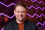 Gastgeber und  Comedy-Genie Max Giermann  Die Verwendung des sendungsbezogenen Materials ist nur mit dem Hinweis und Verlinkung auf RTL+ gestattet.; Gastgeber und  Comedy-Genie Max Giermann  Die Verwendung des sendungsbezogenen Materials ist nur mit dem Hinweis und Verlinkung auf RTL+ gestattet.