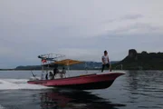 Dr. Albert Lin segelt von der Insel Pohnpei, Mikronesien, in Richtung Ant-Atoll.