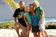 Merla und Leo mit ihren Eltern