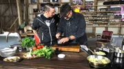 Gemeinsames kochen: Tarik Rose in Pistoles (Thorsten Pistols) Hauptquartier "Hardcore-Food".