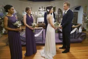 Während sich Alex von Jo getrennt hat, geben sich Amelia (Caterina Scorsone, 2.v.r.) und Owen (Kevin McKidd, r.) im Beisein von Meredith (Ellen Pompeo, 2.v.l.) und Maggie (Kelly McCreary, l.) das Ja-Wort ...