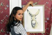 ARD STURM DER LIEBE FOLGE 1319, am Freitag um 15:10 Uhr im ERSTEN. Eva (Uta Kargel) bereitet aufgeregt ihre Kinderbuchpräsentation im Bistro vor.