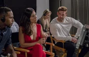 Nina (Camila Banus, 2.v.l.); Mateo (William Levy, r.)