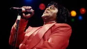 Der erste Teil der Dokureihe "James Brown: Say It Loud" erzählt den Beginn von James Browns Karriere. Geboren in bescheidenen Verhältnissen in South Carolina, kämpft sich Brown mit seiner Musik durch Armut, Missbrauch und Traumata ganz nach oben. - (Archivfoto: James Brown live in der NEC Arena. Birmingham)