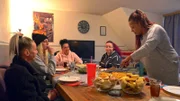 Bei Jannie (re.) gibt es ein leckeres Thanksgiving-Essen