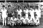 Die Spielerinnen des französischen Fußballvereins Stade de Reims, die sich des Fußballs bemächtigten, um Tore in Mexiko, Asien und den USA zu schießen