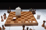 Die Sätze von Thales und Pythagoras sind sehr konkret, doch die Erzählungen ihrer Lebensgeschichten nicht unbedingt in der Realität verankert. Dasselbe gilt für den Erfinder des Schachspiels, den indischen Gelehrten Sissa ibn Dahir.