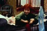An einem Morgen kurz vor Weihnachten freut sich Pippi Langstrumpf (Inger Nilsson) über den ersten Schnee.