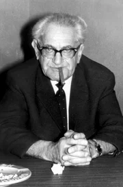 Fritz Bauer ist überzeugt, dass nur ein großer Auschwitzprozess in Deutschland ein Bewusstsein schaffen kann für den NS-Massenmord, der stattgefunden hat.