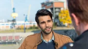 Der Stadtführer Bernd Prinz (Luca Dimic) hat am Tatabend eine Gruppe durch das nächtliche Wismar geführt. Dabei hat er gesehen, wie der Dicke in einen Lieferwagen der Firma "Wismar Ostsee Catering" gestiegen ist. Bringt dieser Hinweis endlich etwas Klarheit?