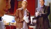Nach Sidneys (Eugene Byrd, M.) Meinung beging das Opfer (Darstellerin nicht zu ermitteln) Selbstmord. Woody (Jerry O'Connell) dagegen glaubt an Mord. Wer hat nun Recht?