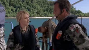 Lieutenant Kate McGregor ( Lisa McCune, r.)