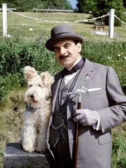 Hercules Poirot (David Suchet).