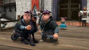 Ralf (li.) und Rolf (M.) sind traurig, weil Flynn von Prinz John aus dem Schloss verbannt wurde. Auch ihre kleine Schwester Isabelle (2.v.re.) ist fassungslos.