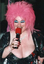 Molly Luft (64), die dickste Hure Berlins, ist alles andere als ein „leichtes Mädchen“. Sie wiegt knapp 140 Kilo, denn ihr Motto ist: „Dicke sind die besseren Liebhaberinnen!“Molly Luft (64), die dickste Hure Berlins, ist alles andere als ein â€žleichtes MĂ¤dchenâ€ś. Sie wiegt knapp 140 Kilo, denn ihr Motto ist: â€žDicke sind die besseren Liebhaberinnen!â€ś