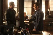 Als nicht nur ein wertvolles Gemälde gestohlen wird, sondern sich auch noch ein Mord ereignet, sind die Spürnasen von Ryan (Seamus Dever, r.) und Esposito (Jon Huertas, l.) gefragt ...