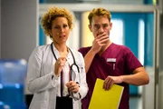 Dr. Helena von Arnstett (Claudia Hiersche) und Lukas Hilpert (Niklas Löffler)