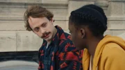 Flora (Suzy Bemba) steht unter enormen Stress. Alles Training scheint sie ihrem Ziel nicht näher zu bringen. Charlie (Samy Caffonnette) bietet ihr einen riskanten Ausweg an.