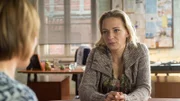 Nele Keller (Anika Maurer) hat ein dunkles Geheimnis. Wie hängt das mit dem Raubüberfall zusammen?, fragt sich Katrin Börensen (Claudia Schmutzler, l.).