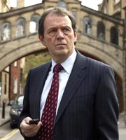 Kriminalinspektor Robert Lewis (Kevin Whately).